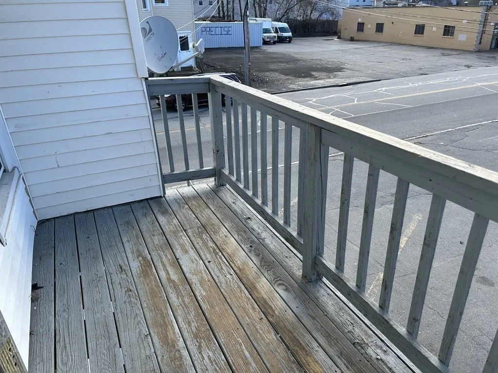 694 Lakeview Ave, Lowell