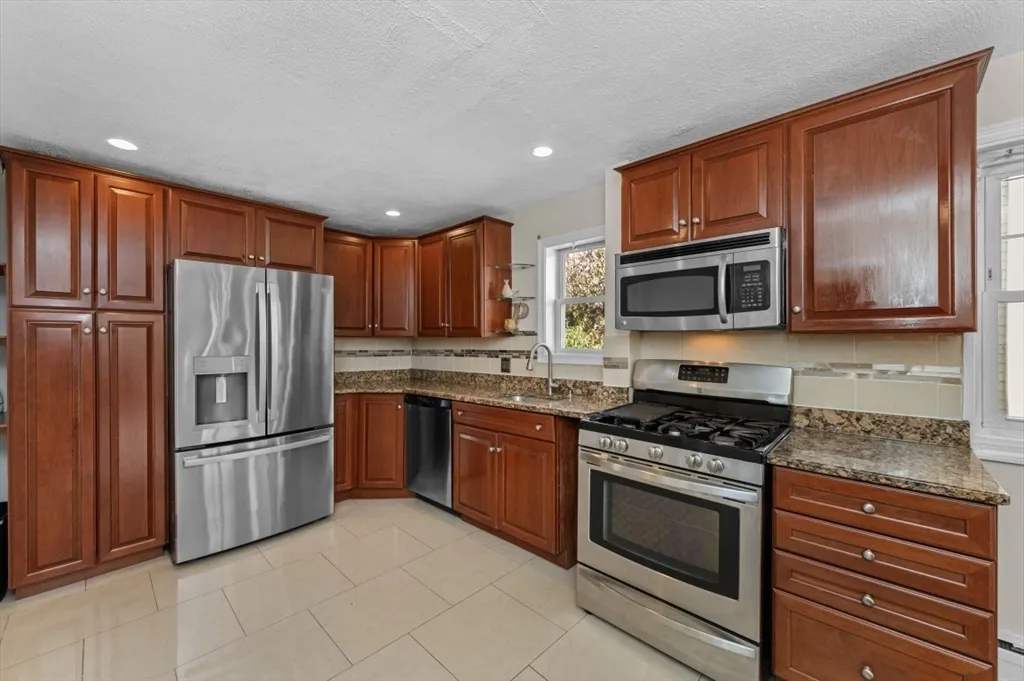 537 Park Ave, Revere