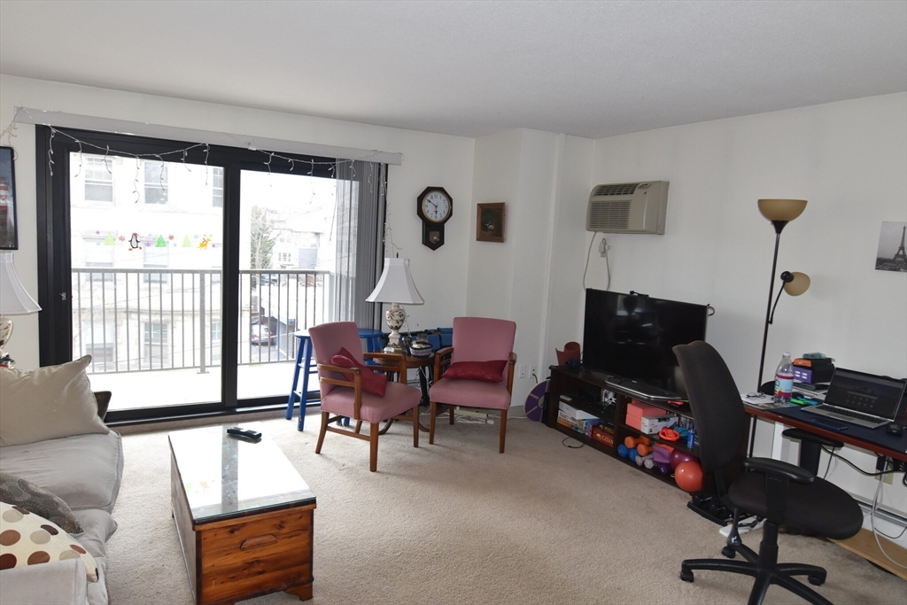 80 Pleasant St, North Brookline