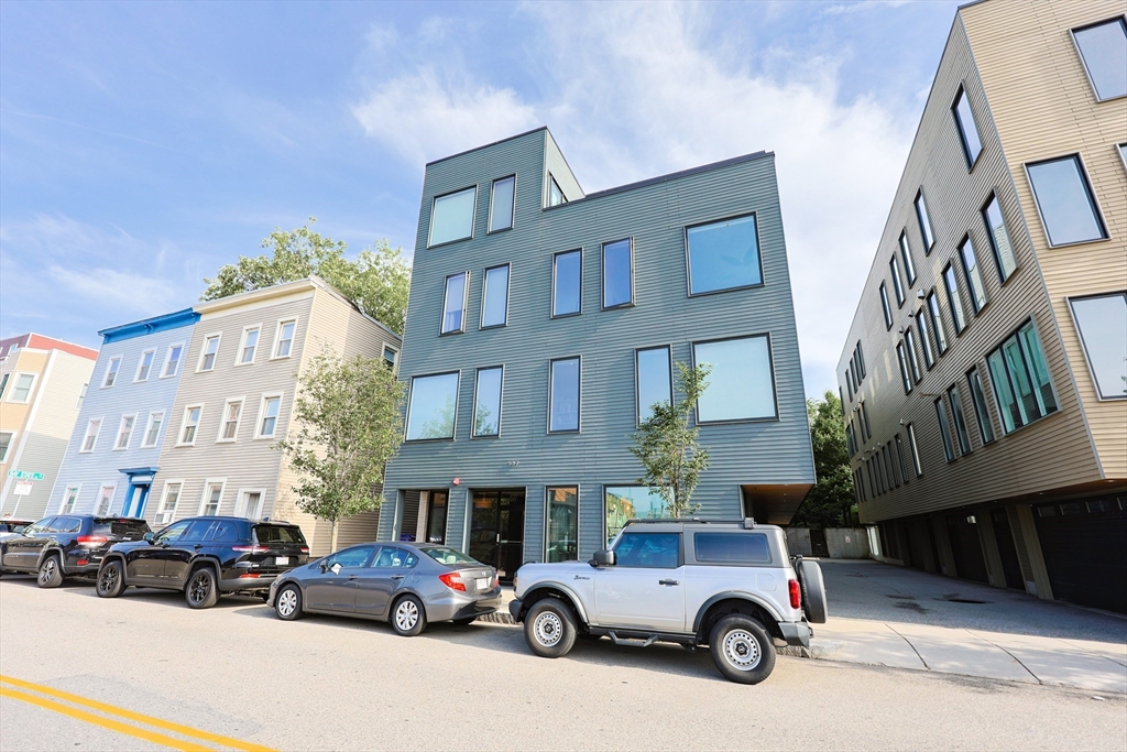 537 E 1st, South Boston