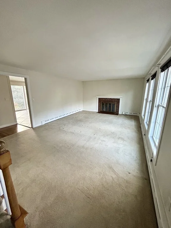 75 Marlboro Rd, Southborough