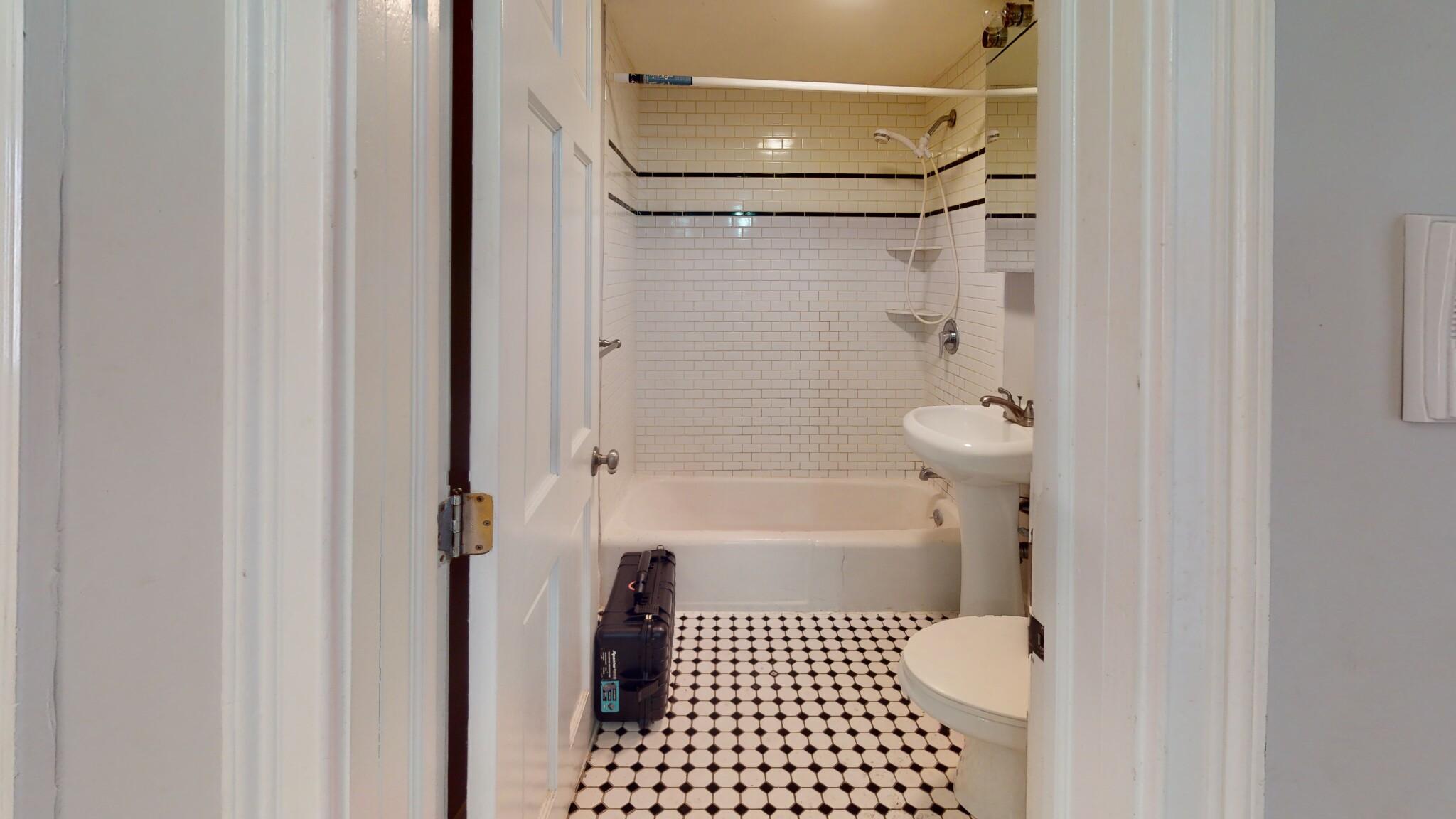 9 Chesterton St, Roxbury