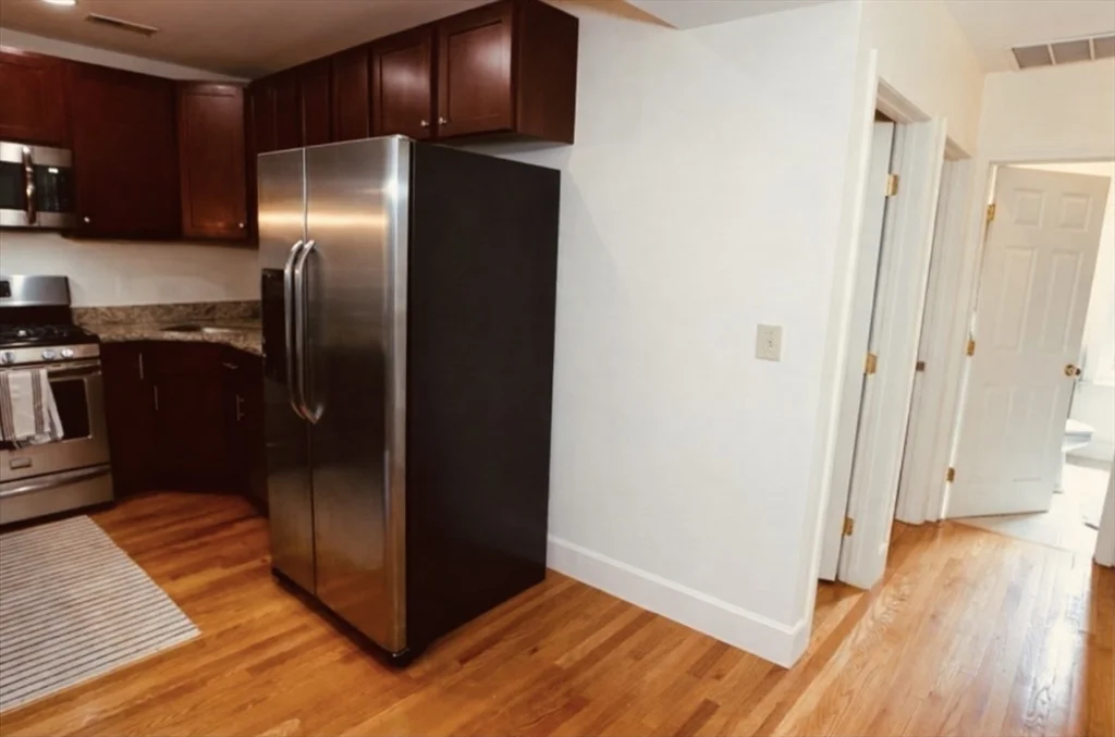 21 Highland Park Ave, Roxbury