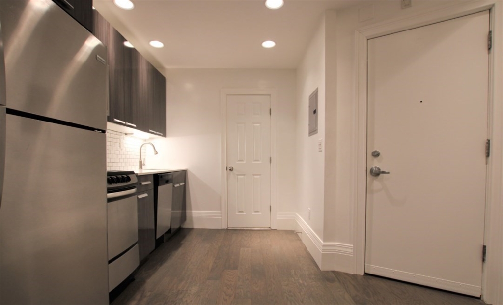 270 Newbury St, Back Bay