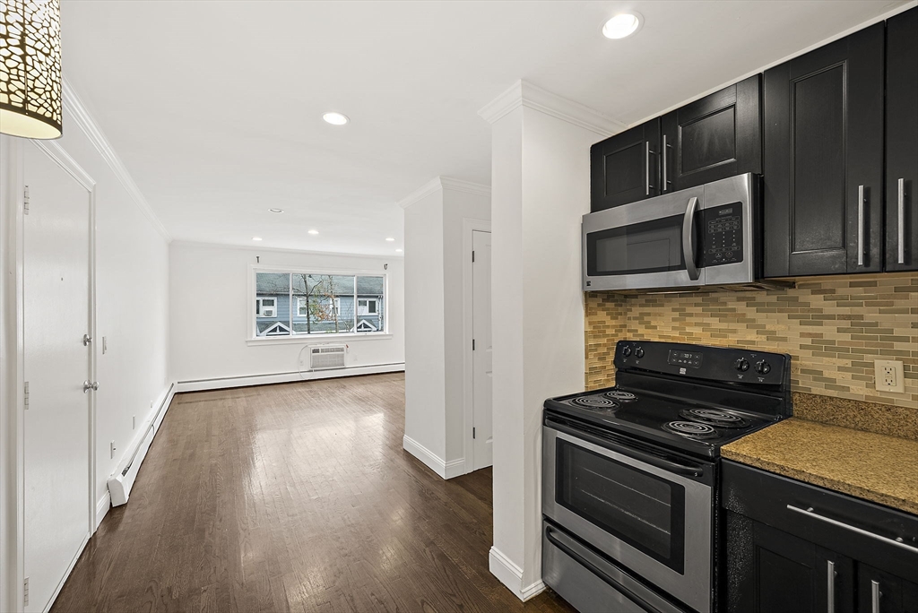 71 Oxford Ave, Strawberry Hill