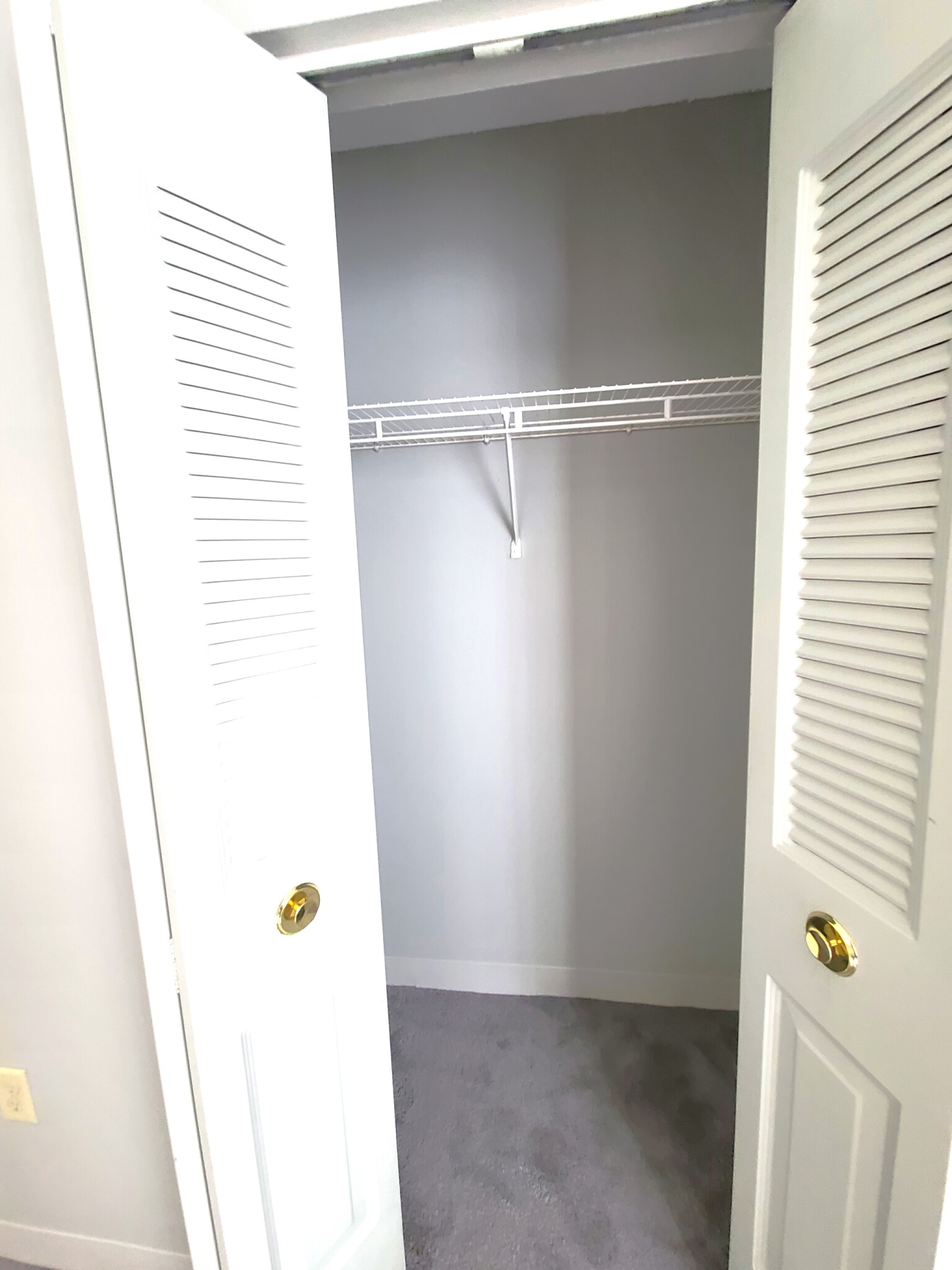 1 South Point Dr, Dorchester