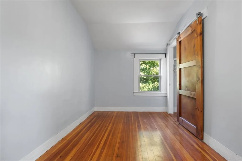 8 Linwood St, Holbrook