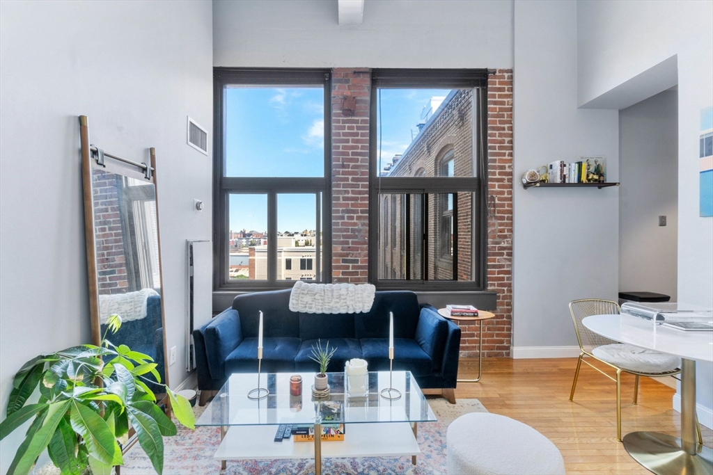 320 W 2nd, South Boston