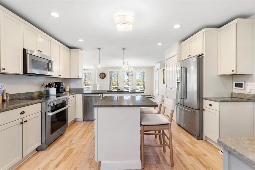 110 Clamshell Cove Rd, Cotuit