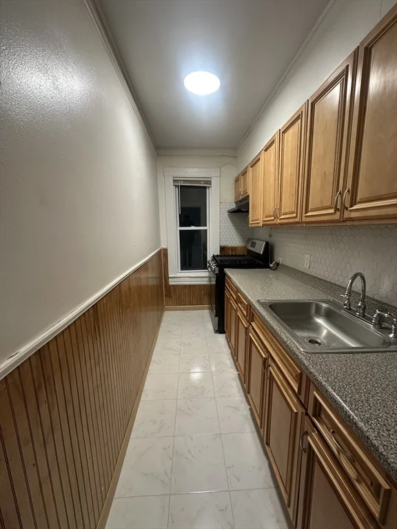 269 South Broadway, Lawrence