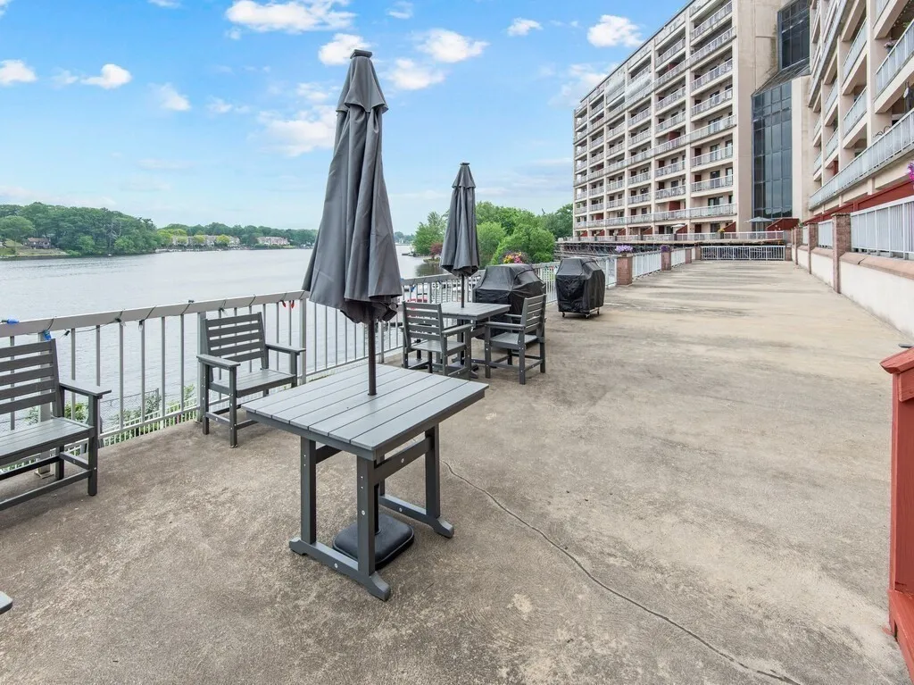 65 Lake Ave, Worcester