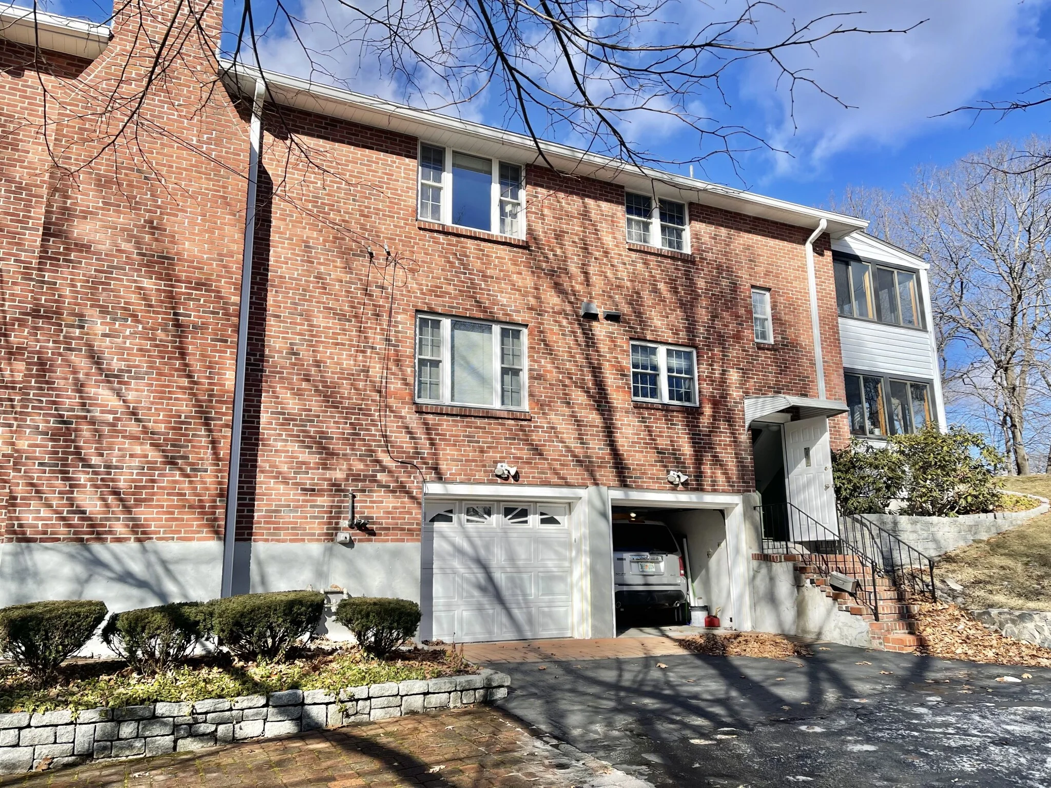 77 Louise, Chestnut Hill