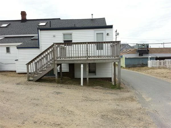4 Roy Ave, Plum Island