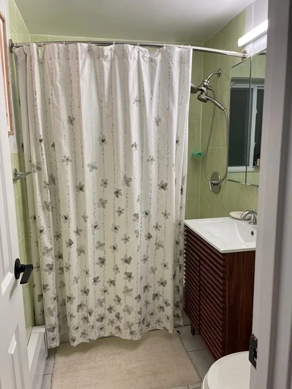 34 Bryon Rd, Chestnut Hill