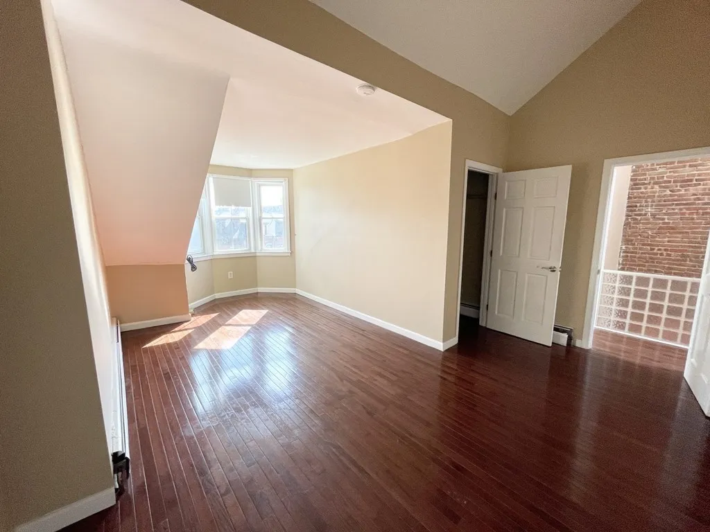 670 Massachussetts, South End