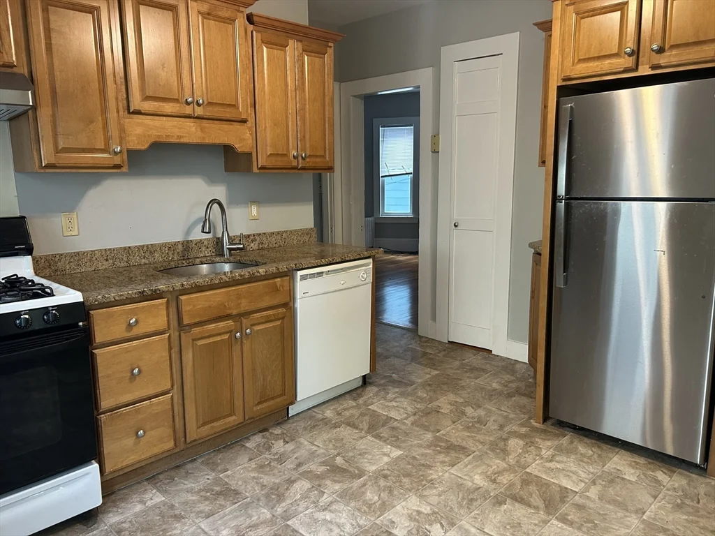 82 Conwell Ave, West Somerville