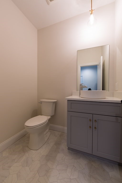 99 Oakdale Ave, Oakdale