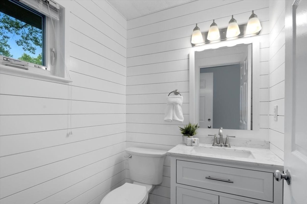 3 Beal Cove, Hingham