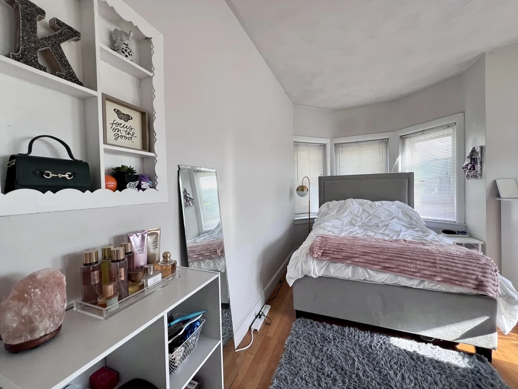 3 Englewood Ave, Brookline