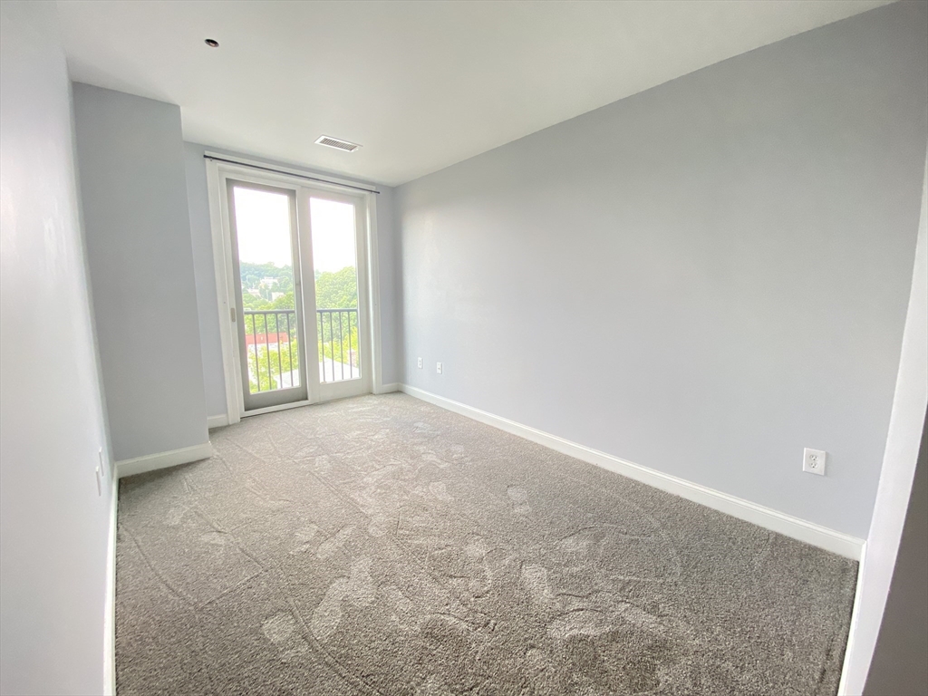 327 Centre St, Jamaica Plain