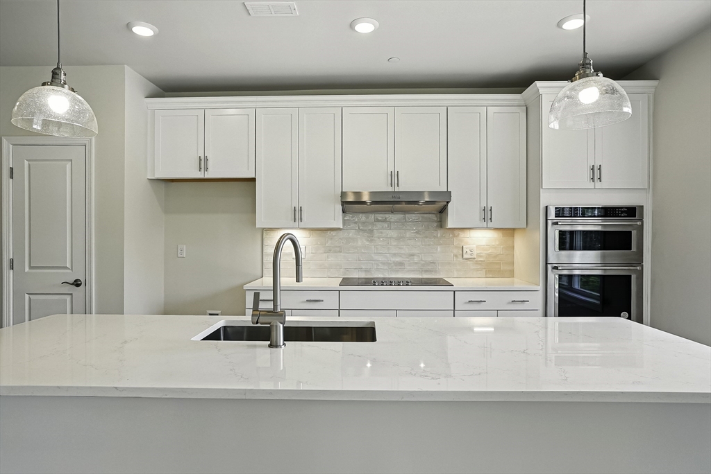 4 Winslow Ln, Grafton