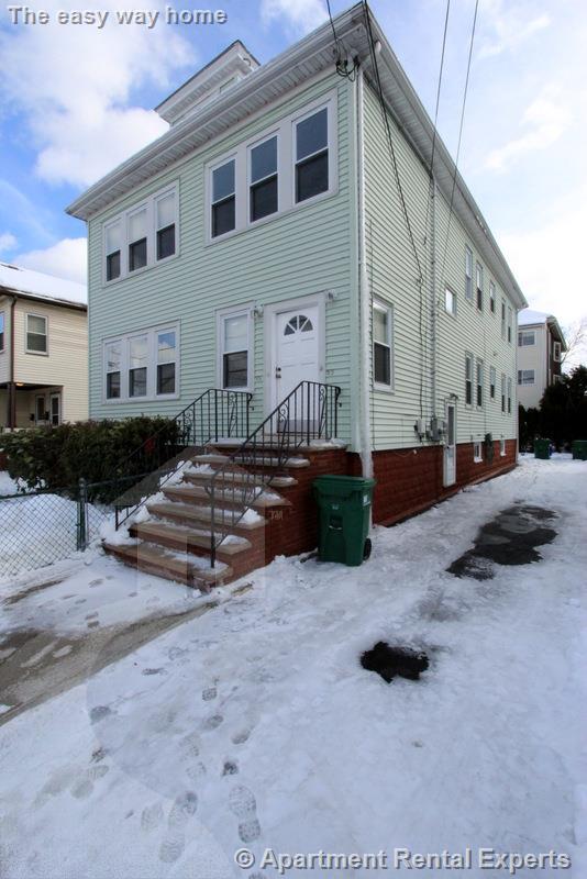 23-25 Bonner Ave, Tufts