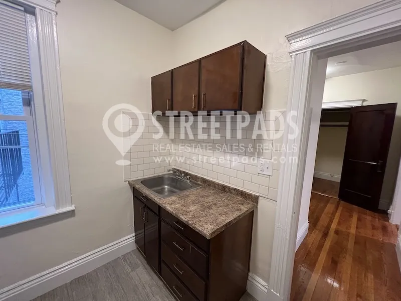 27 Park Dr, Fenway