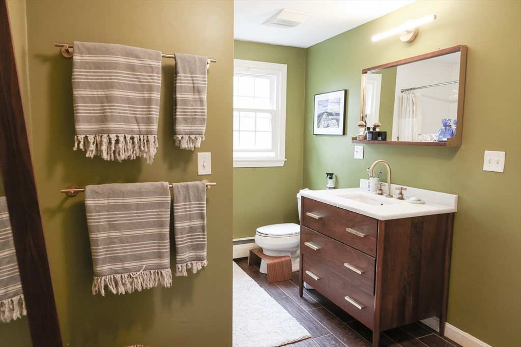 466 Longley Rd, Groton