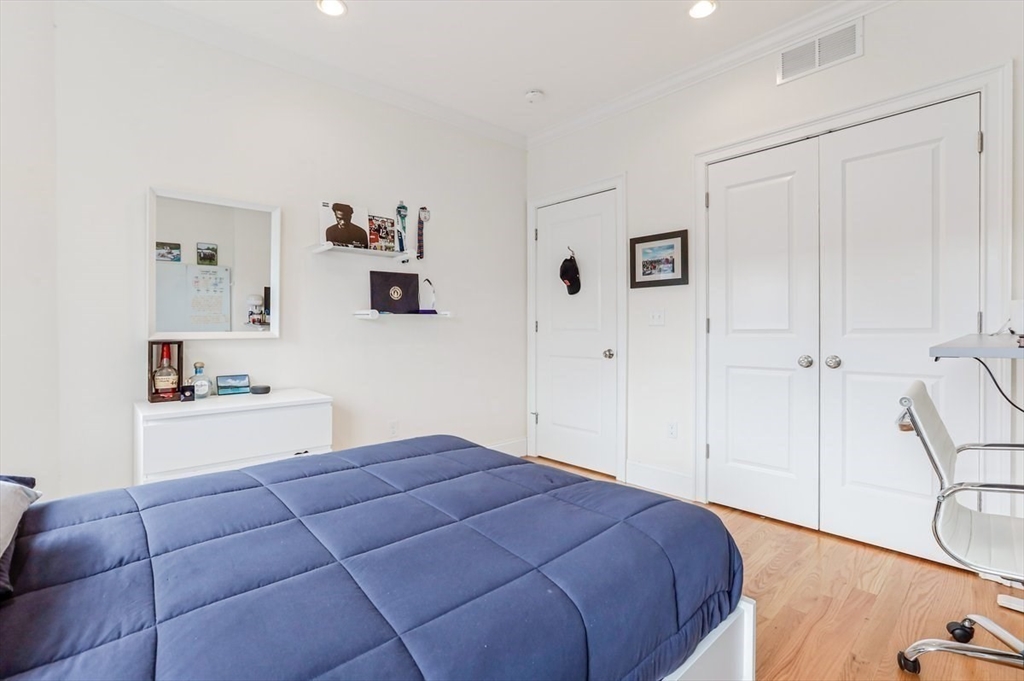 668 Massachusetts Ave, South End