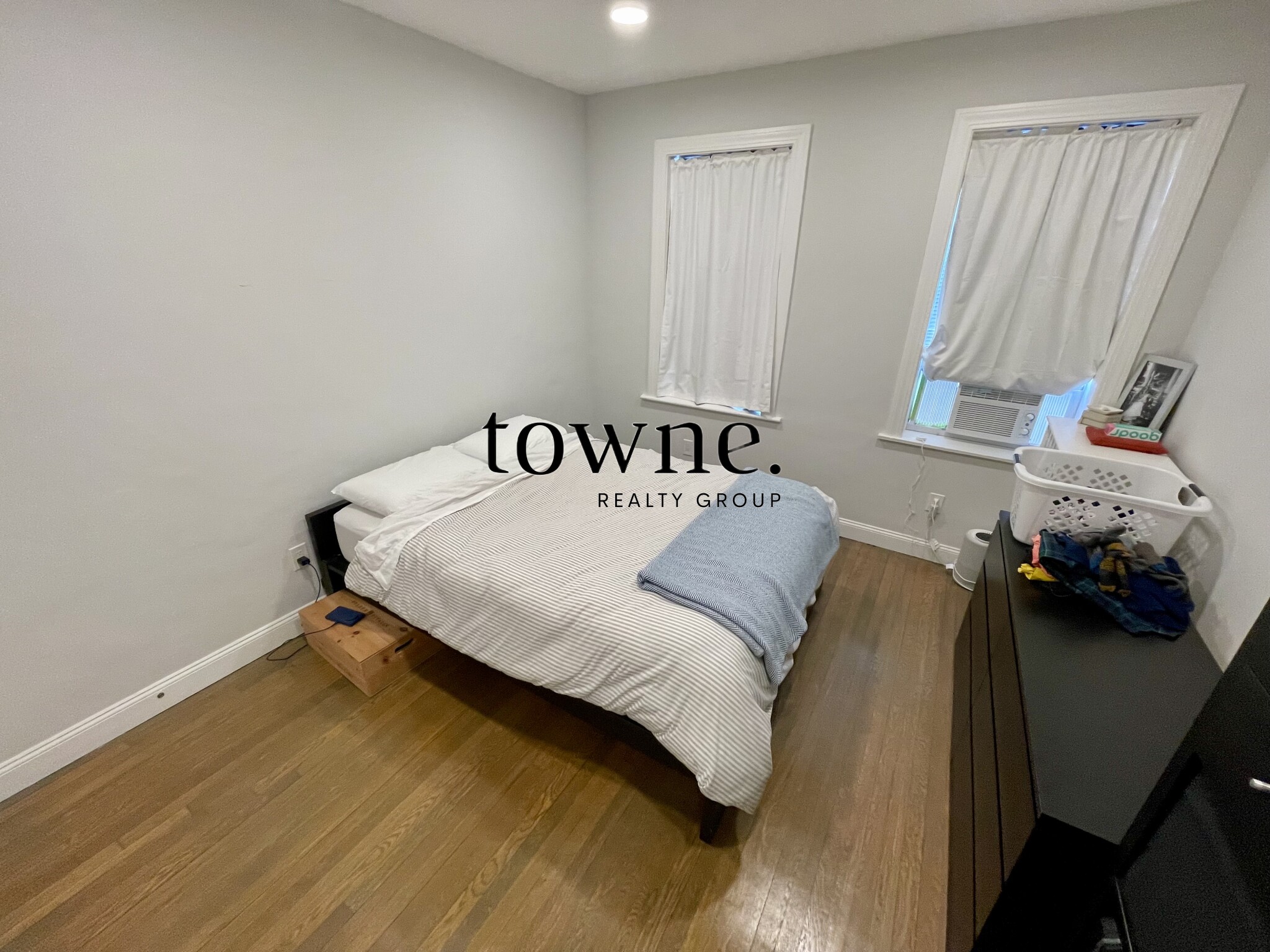 102 Queensberry St, Fenway