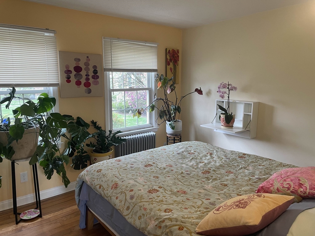32 Colony Rd, West Springfield