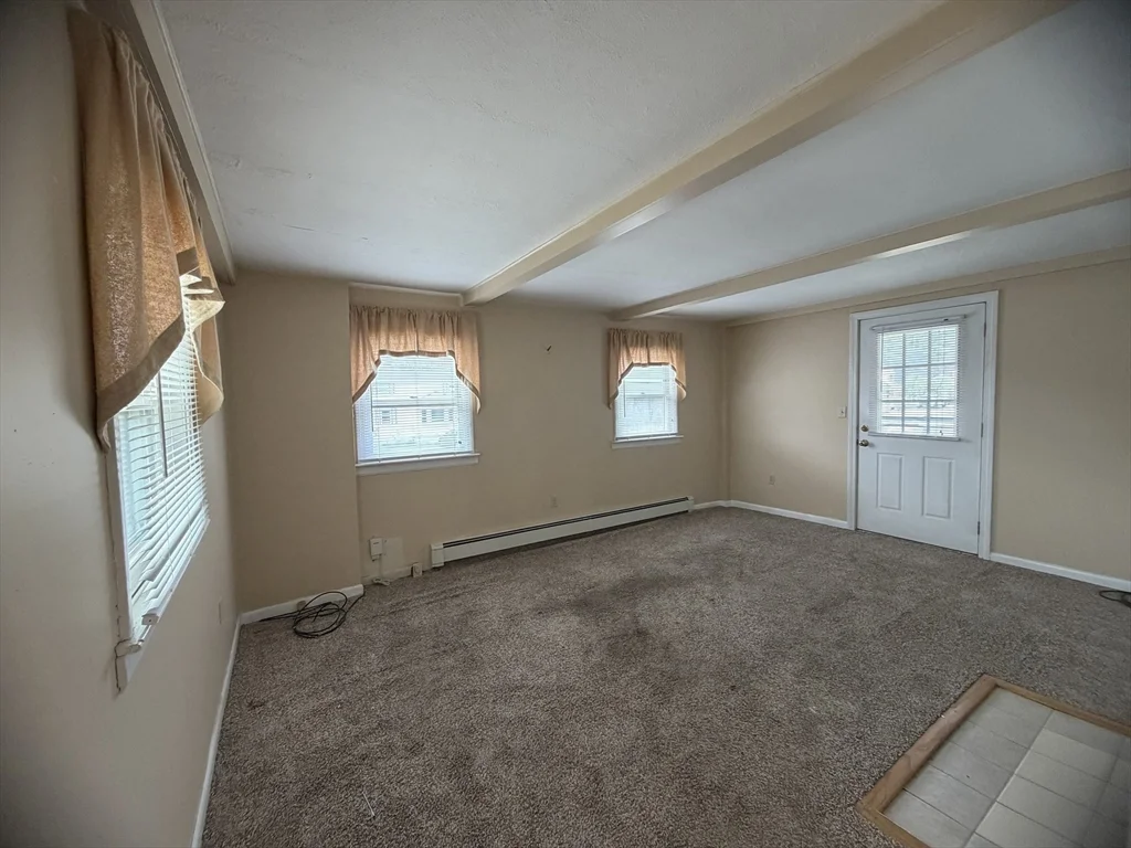 79 N Main St, North Bellingham