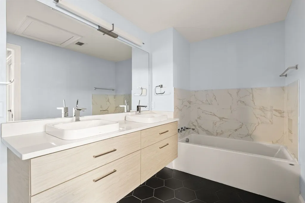 771 Harrison Ave, South End