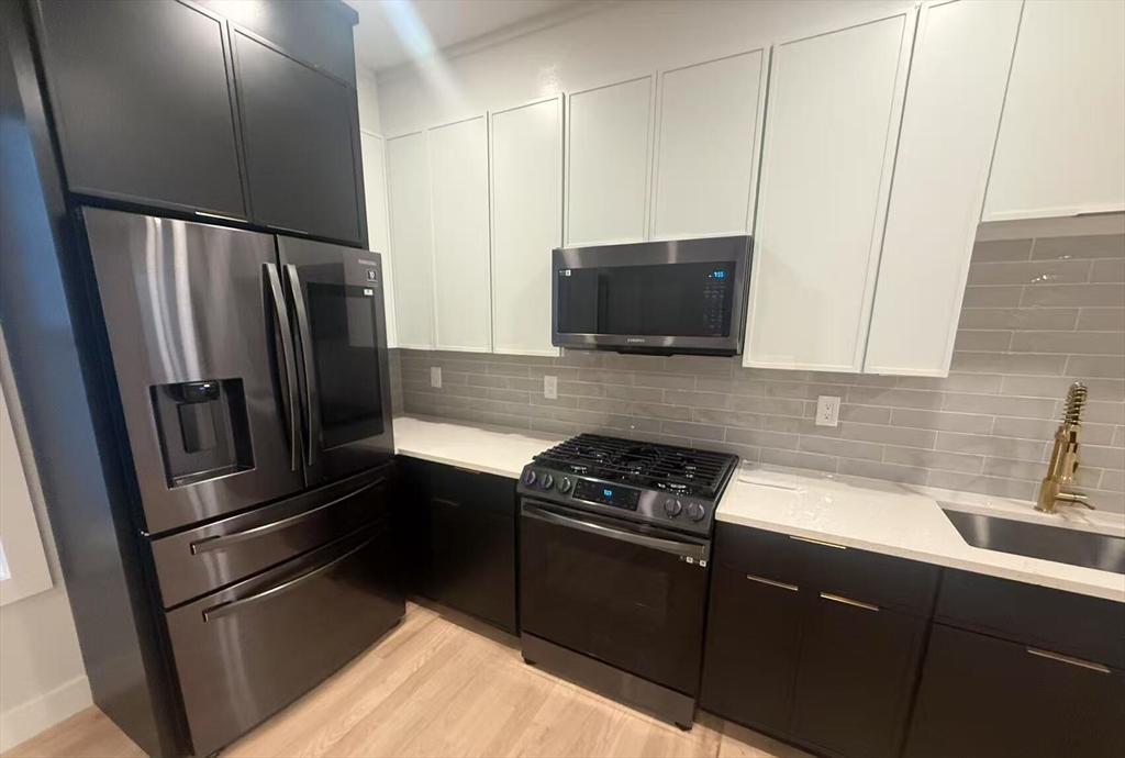 214 Havre St, East Boston