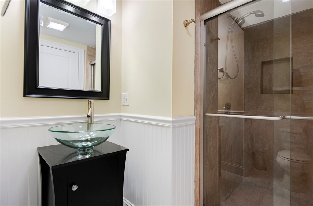 14 Brattle Ln, Arlington