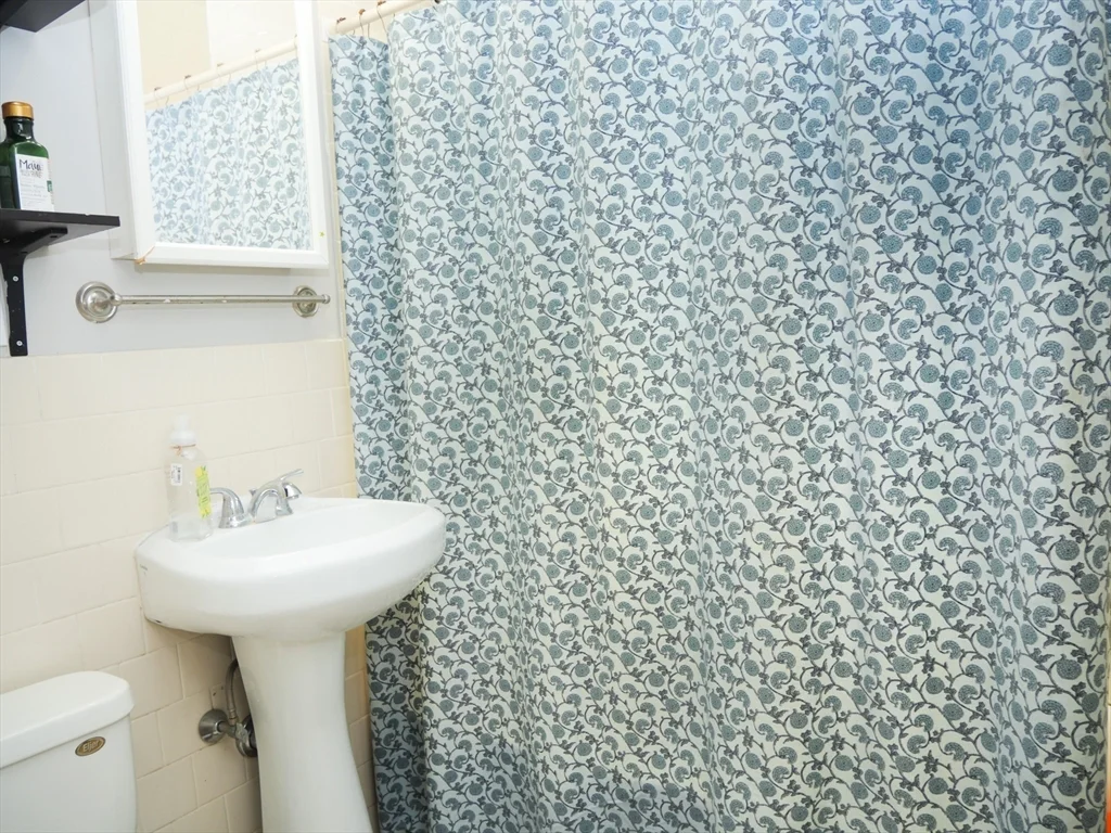 14 Chestnut Hill Ave, Brighton