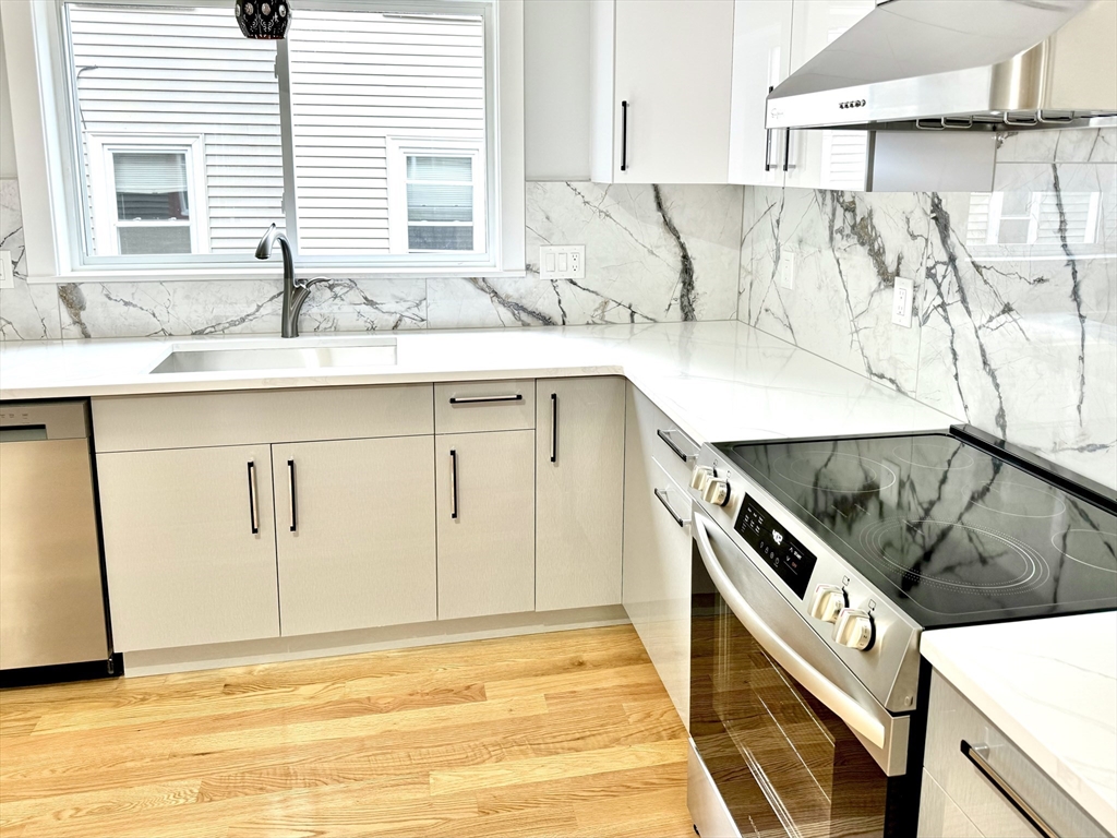 190 Hillside St, Mission Hill