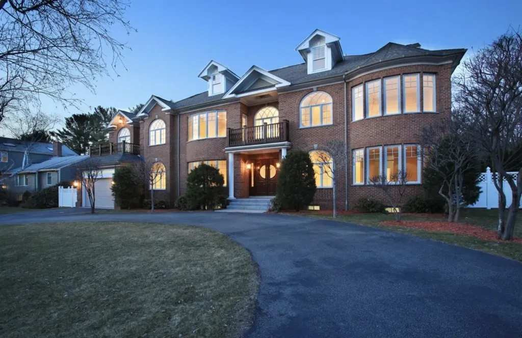 6 bed, 4+ bath apartment for rent at 75 Woodfall Rd Unit 75, Belmont — photo 20 of 20