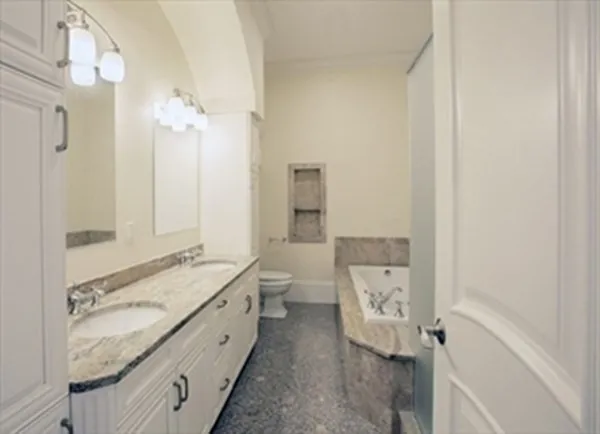 6 bed, 4+ bath apartment for rent at 75 Woodfall Rd Unit 75, Belmont — photo 12 of 20