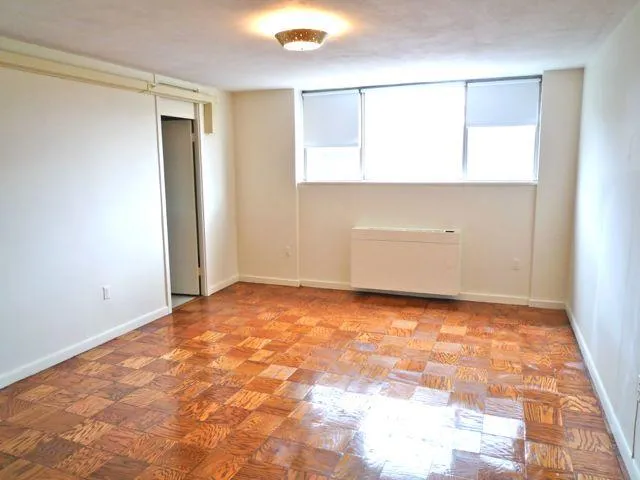 101 Monmouth St, Longwood