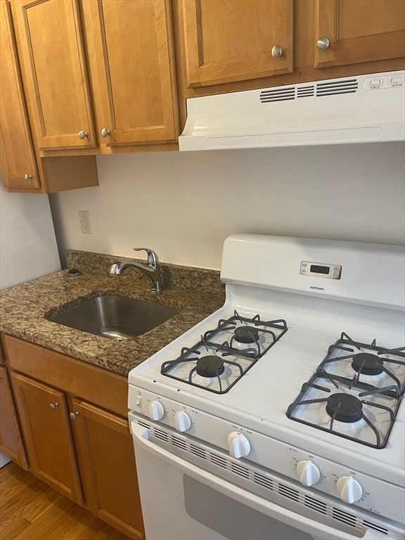 10 Yeamans St, Revere