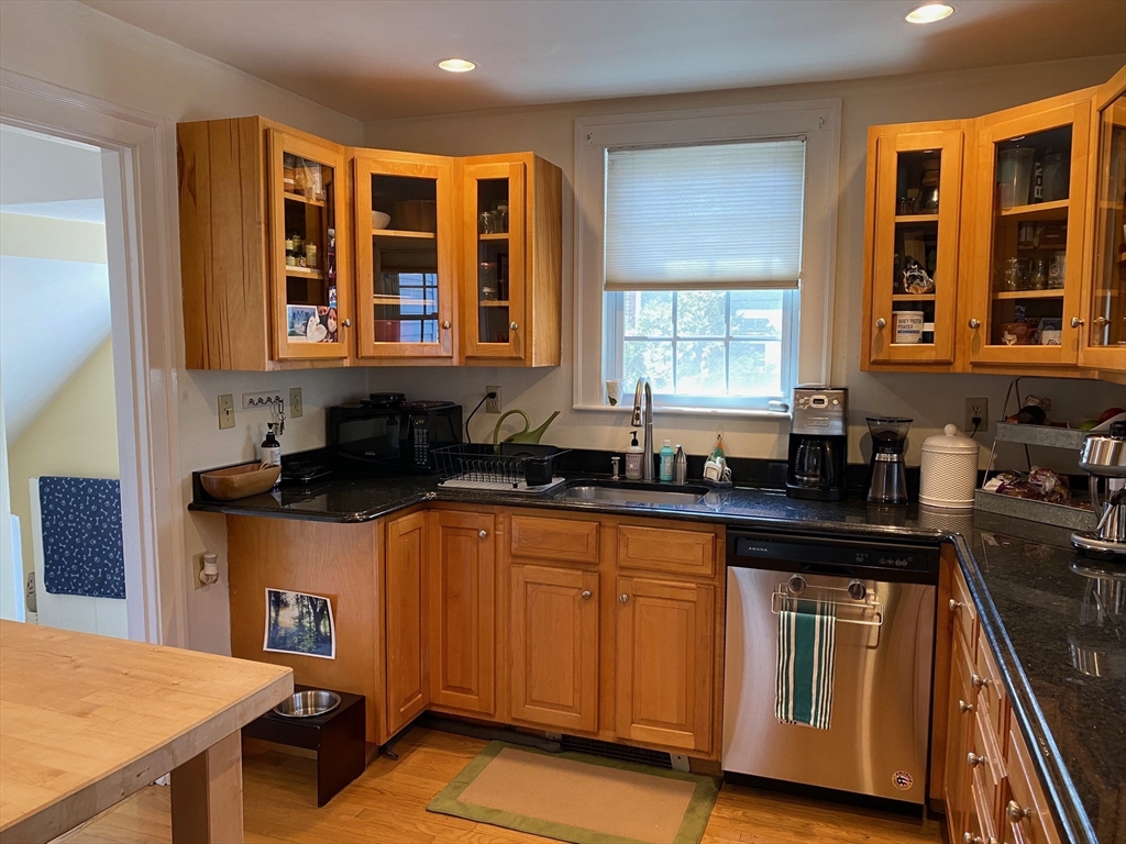 22 Cleveland Rd, Wellesley Hills