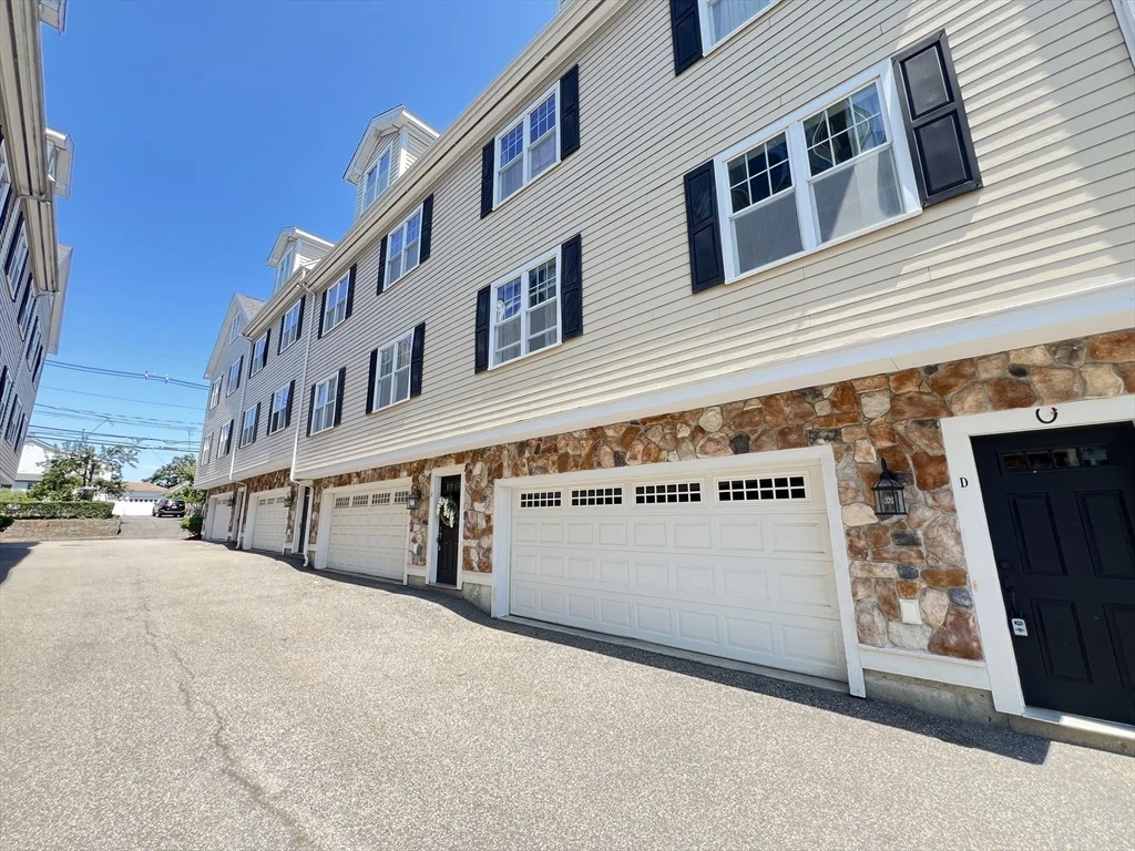 75 Brackett St, Quincy