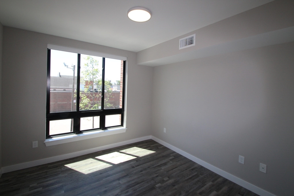 629 Washington St, Whitman