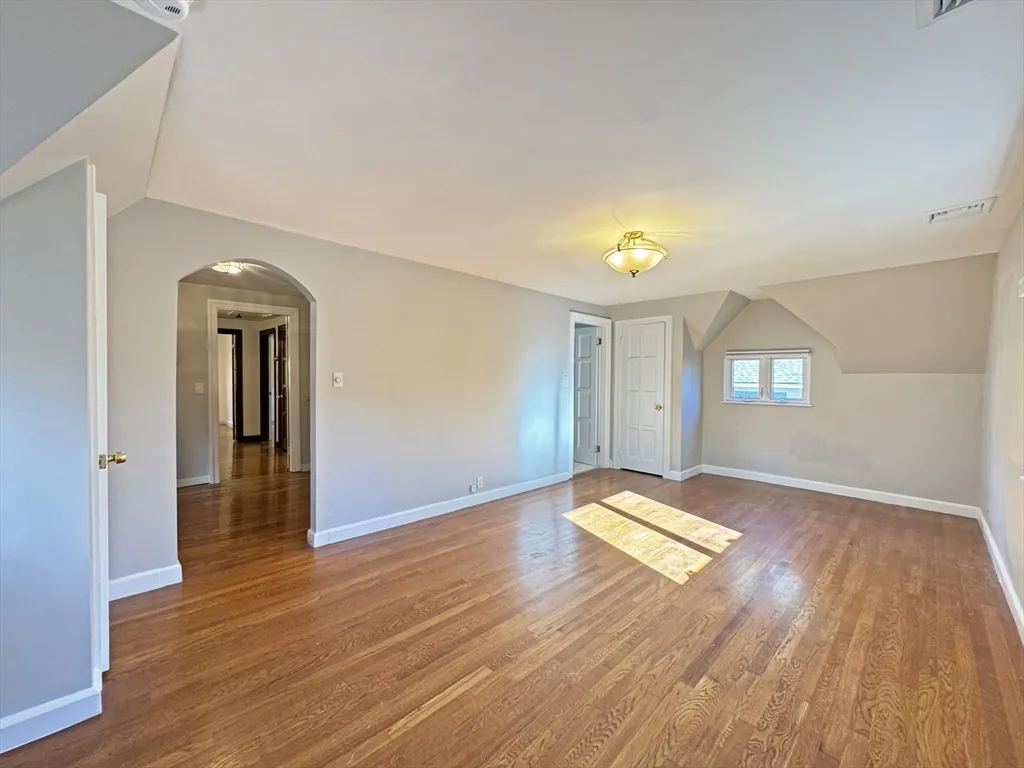 280 Quinobequin Rd, Waban