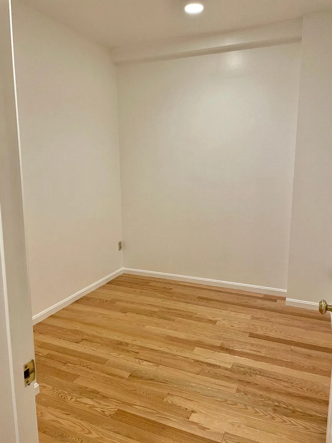 1077 Beacon St, Longwood