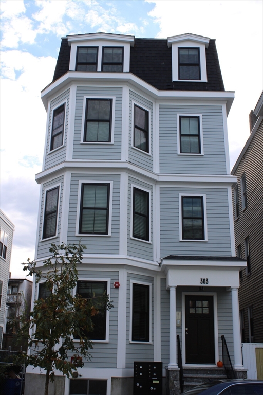 303 Maverick St, East Boston