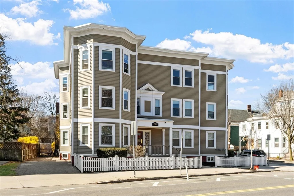 1590 Cambridge St, Mid-Cambridge