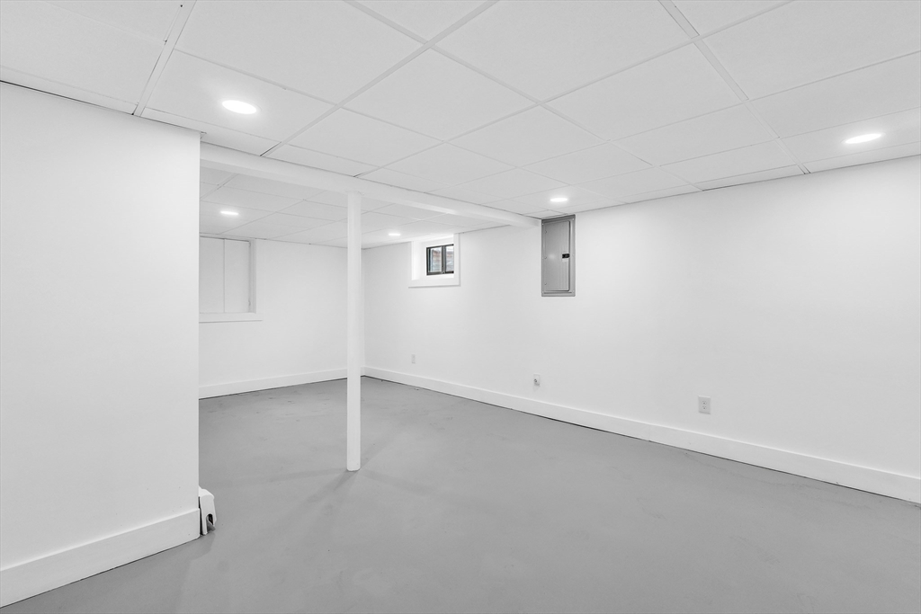 4 Oakridge Ave, Natick