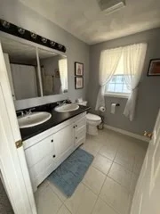 84 Railroad Ave, Salisbury